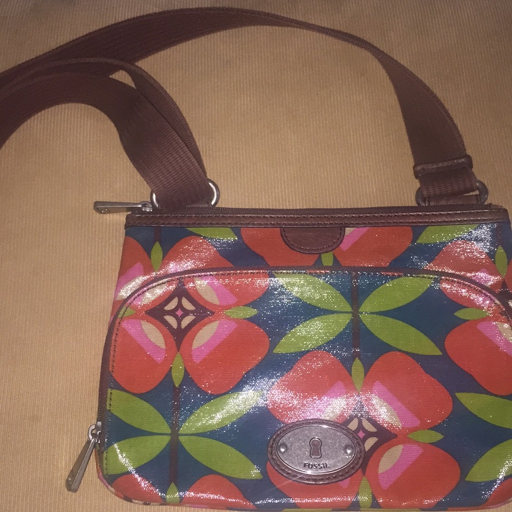 fossil purse looks brand new!!